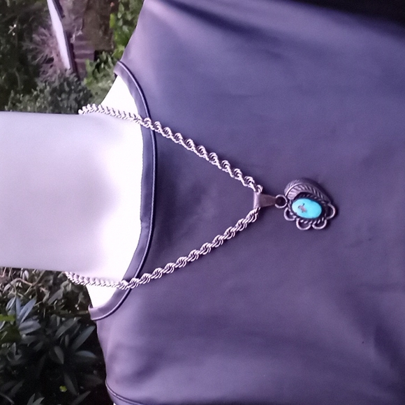 VERY VINTAGE Native American Natural Turquoise Sterling Silver w Feather PENDANT - Picture 2 of 16